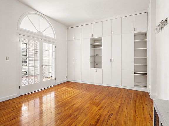 3rd image of 225 E 12th St APT 3B
