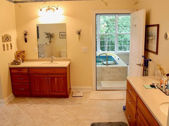 3rd image of 2738 Crescent Hill Ct
