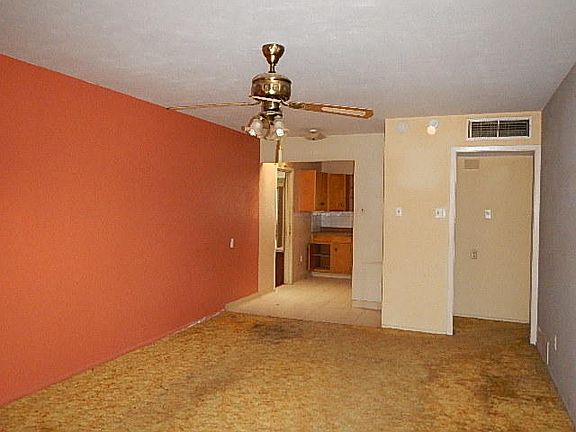 4th image of 515 Corbett St #T