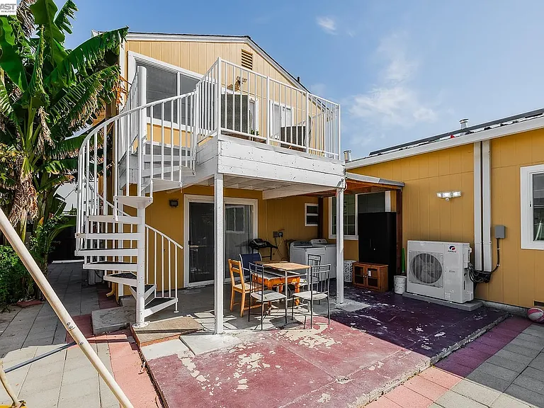 4038 Doane St — Photo 10