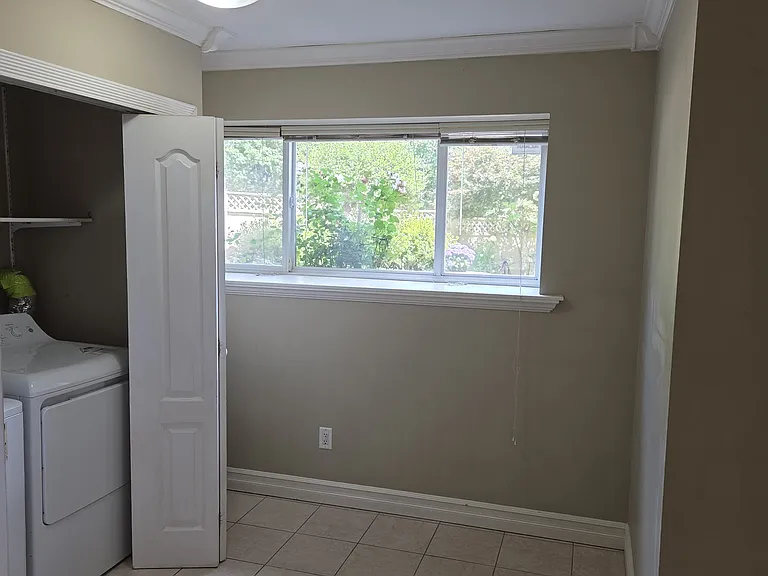 9033 Mona Ave #BASEMENT — Photo 10