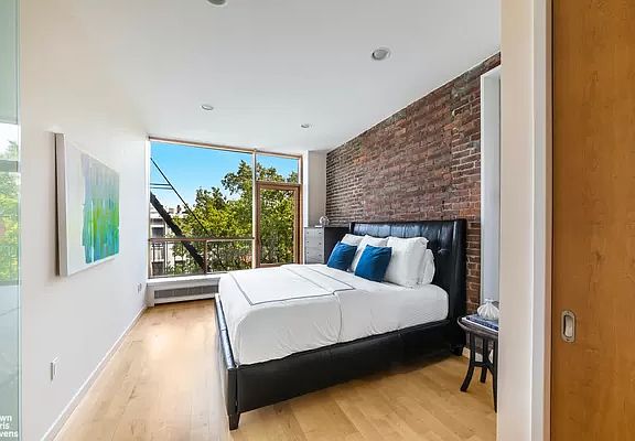 5th image of 223 W 135th St APT 4
