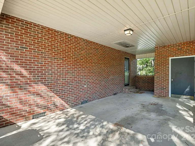 1428 Midlake Ave — Photo 30