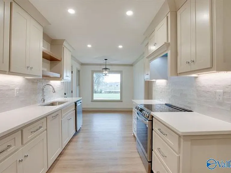 2042 Rosebury Ln SW — Photo 10