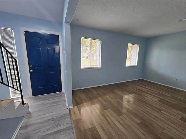 3 bed, 2.5 bath, 1200 sqft, $1,600 — Photo 2
