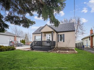 96 Mohawk Rd E, Hamilton, ON L9A 2G9