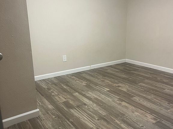 3rd image of 4761 Jessie Ave