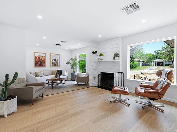 3rd image of 1068 Ivy Ln