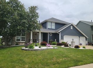 127 Rock Ridge Rd NW, Cedar Rapids, IA 52405