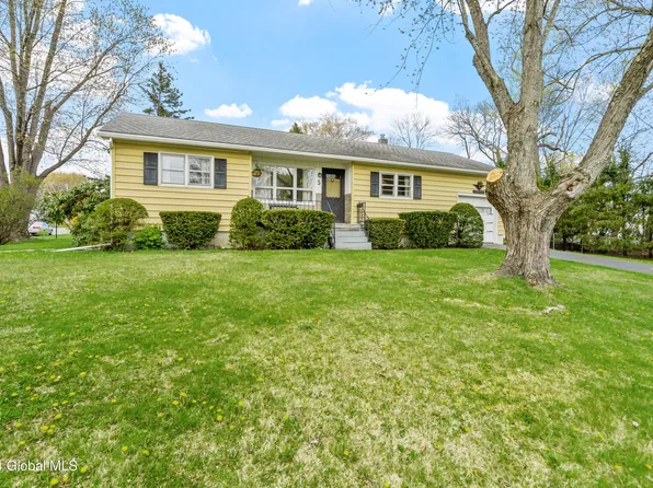 5 Blue Creek Lane, Latham, NY 12110