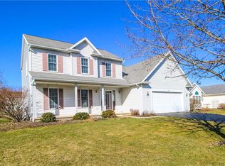 38 Hutton Cir, Churchville, NY 14428