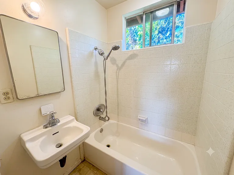 Greenwood Ave - 110 — Photo 7