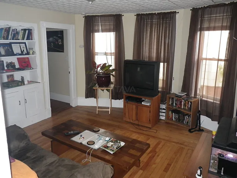 429 Main St #1 — Photo 3