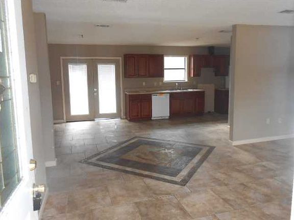 4th image of 2841 Lido Blvd