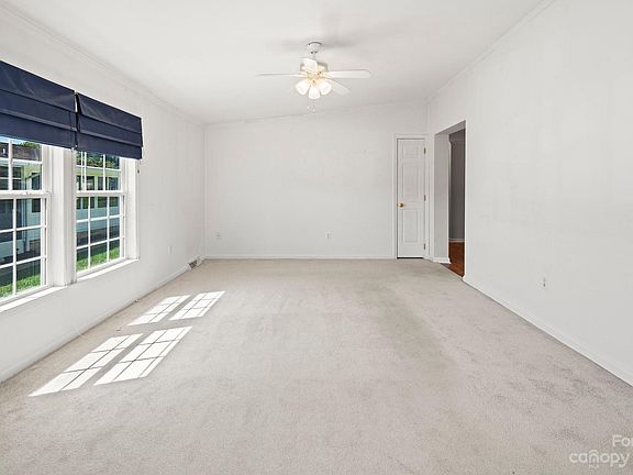 5th image of 540 Riverwind Dr