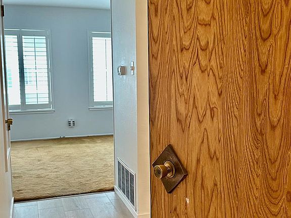 2nd image of 52 Genoa Pl