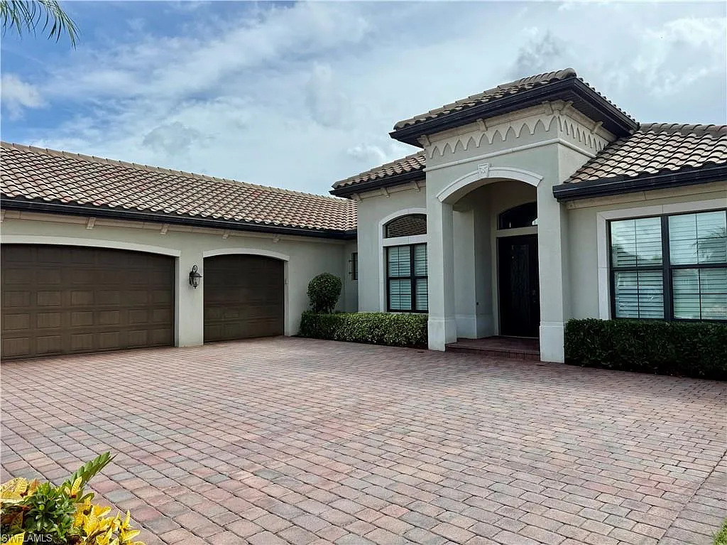 3 bed, 3.0 bath, 2818 sqft, $25,000 — Photo 2
