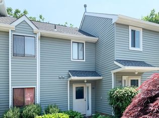 165 Essex Ave APT 108, Metuchen, NJ 08840