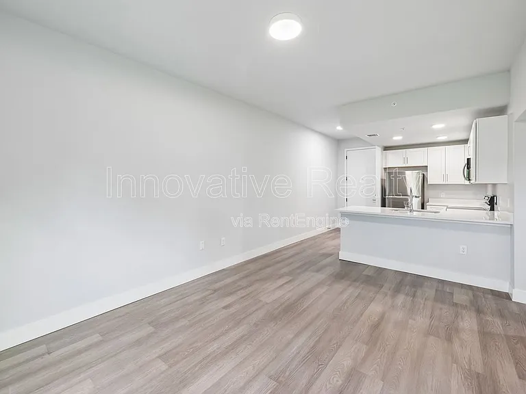 Las Palmas Apartments — Photo 18