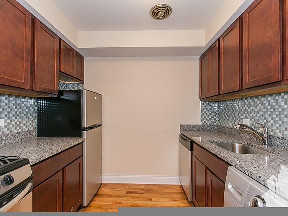 3rd image of 540 W Arlington Pl #3