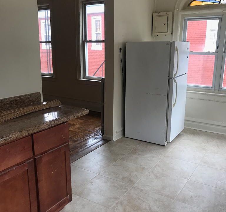 2nd image of 2714 Barnes Ave