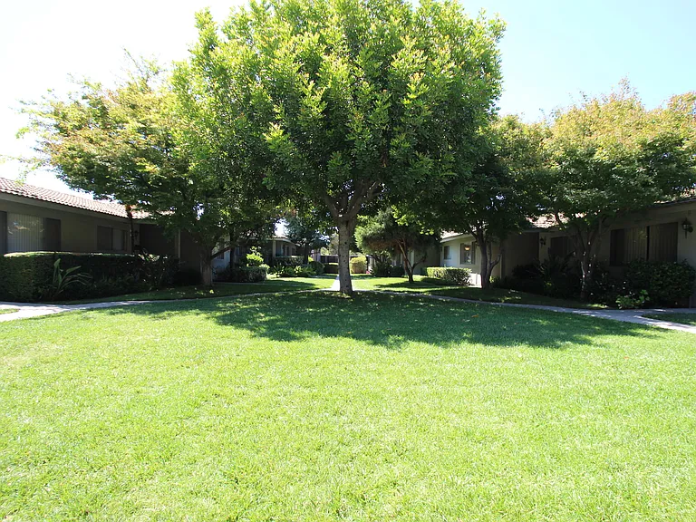 All units 2 Bedroom , 2 baths — Photo 12