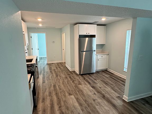 4th image of 307 Rush St Unit 3