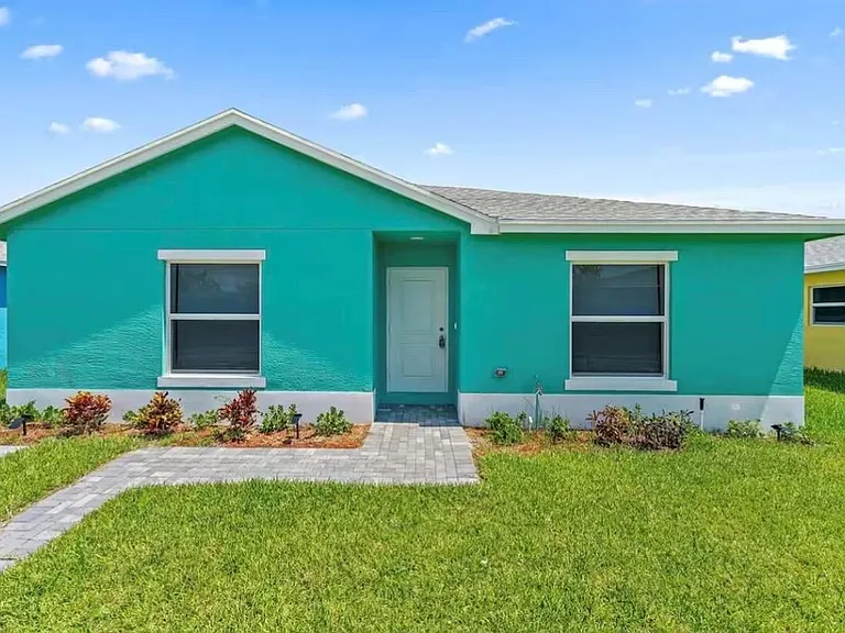 565 Lilac Ct — Photo 1