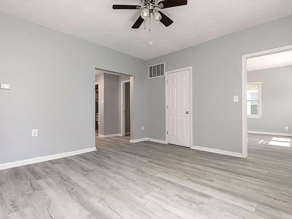 4th image of 3624 Parthenia Ave