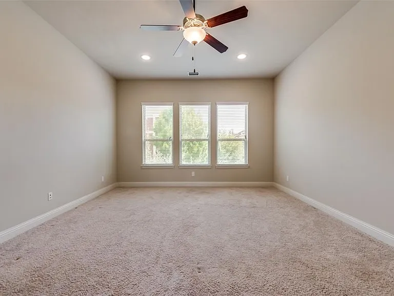 4213 Broadway Ave — Photo 12