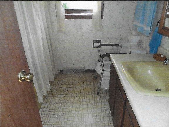 5th image of 1706 Eisenhower St