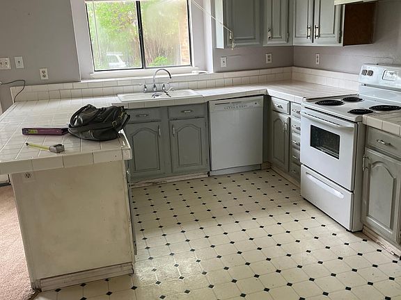 5th image of 2046 Cologne Dr