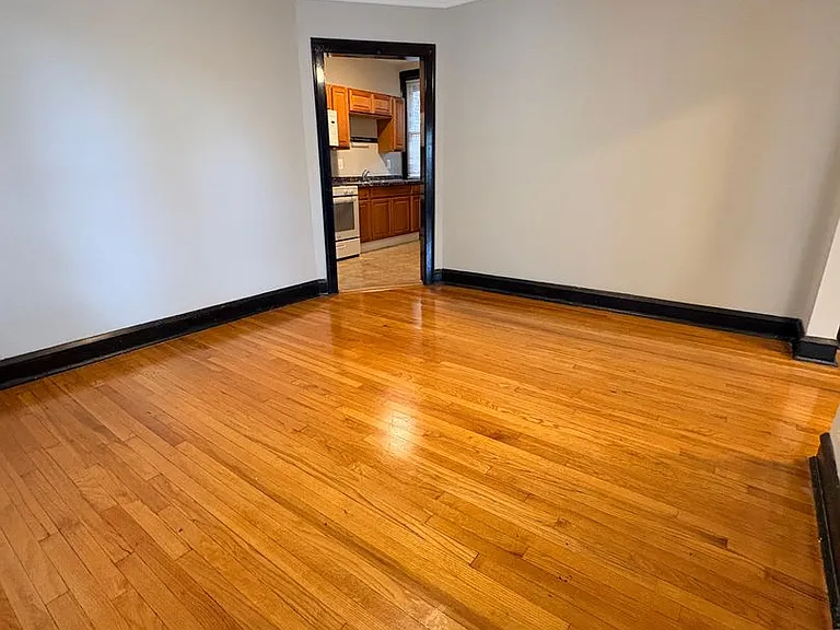 916 N Menard Ave — Photo 2