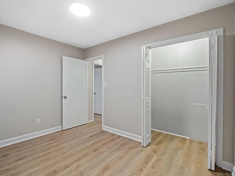 Silver Birch Apartments — Photo 59
