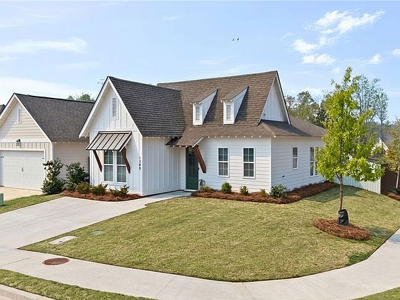 4th image of 1300 Woodland Cir