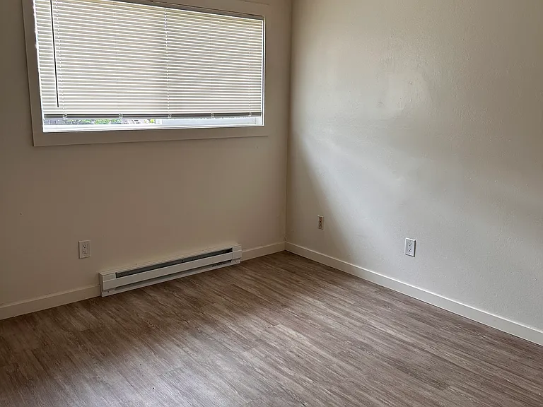 2425 SW Leonard St #7 — Photo 4