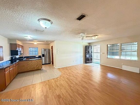 4th image of 3065 Las Palmas Dr