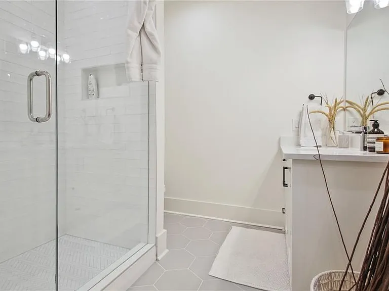3041 Parkridge Dr NE — Photo 15