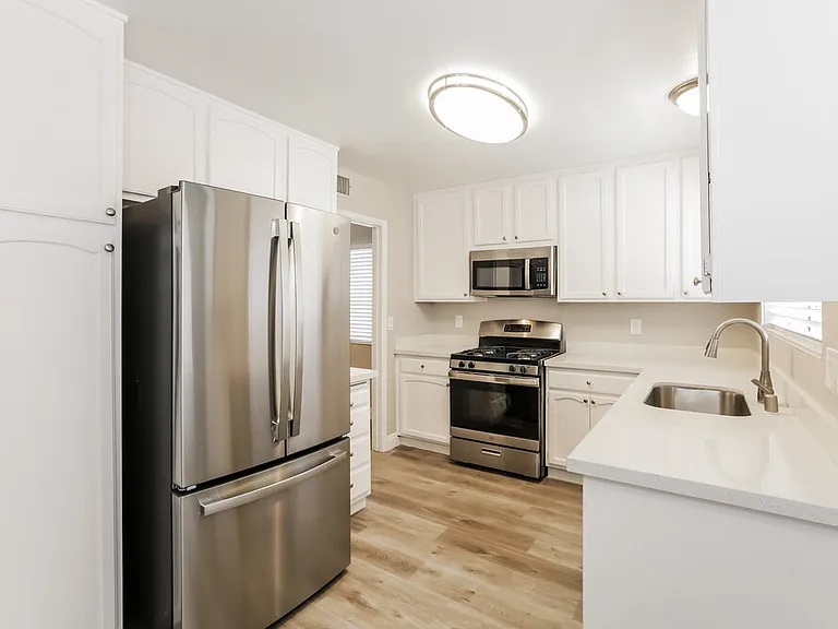 3145 Laurel Ave — Photo 5