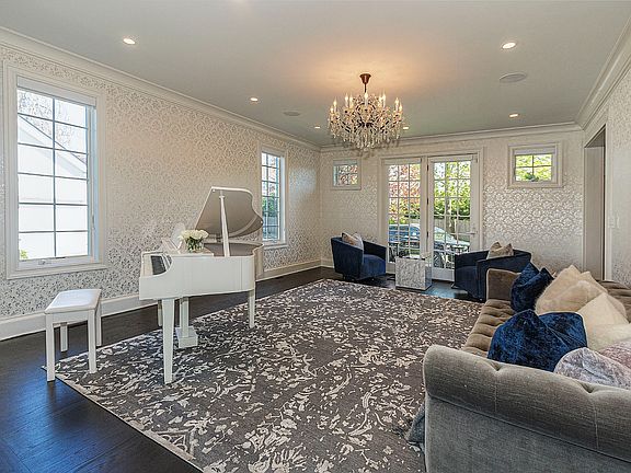 4th image of 109 Lake Dr