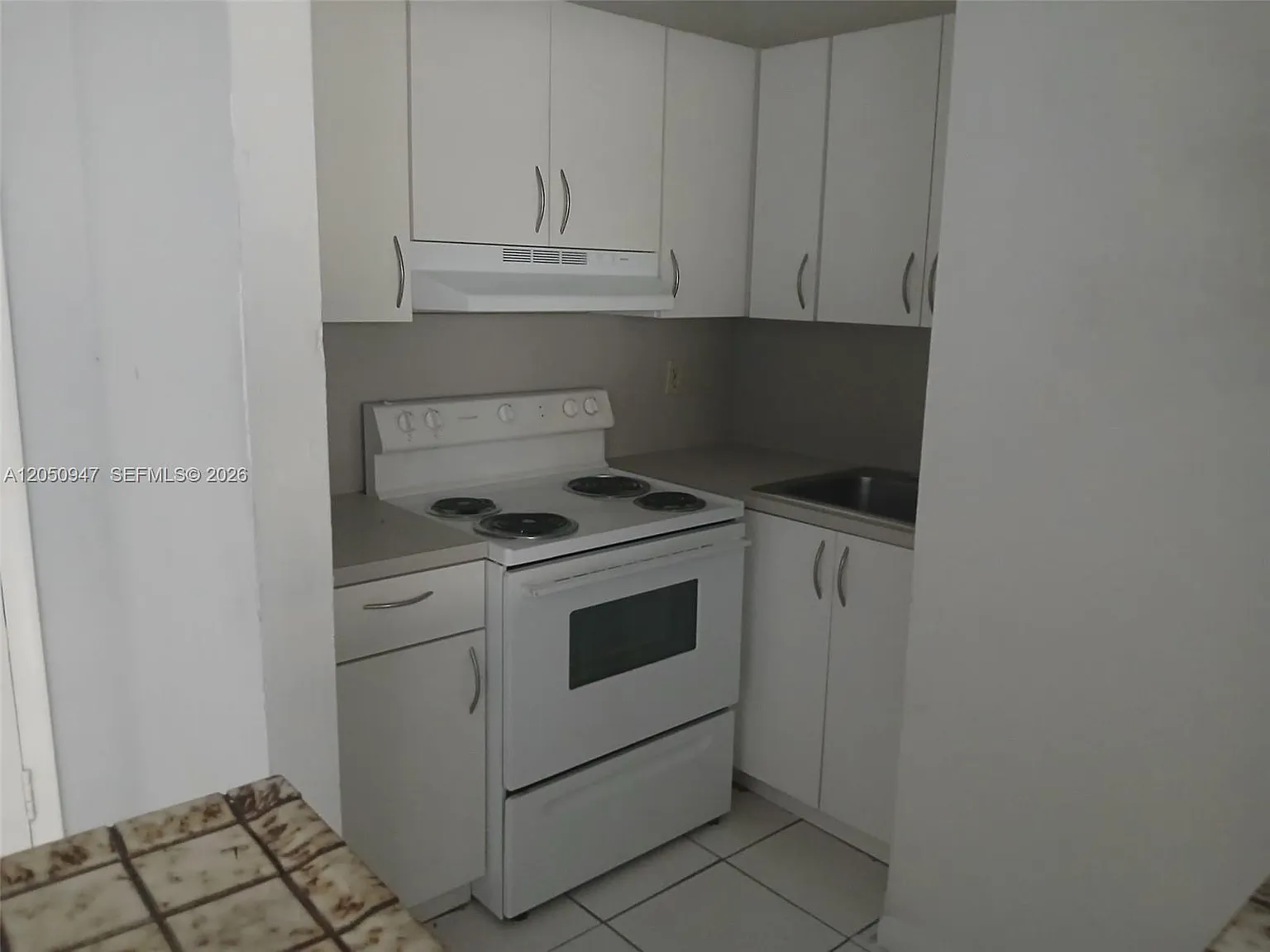 Almond Condo — Photo 4