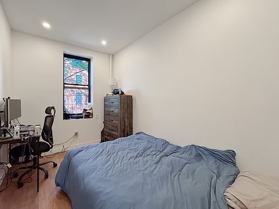 5th image of 142 W 4th St APT 5