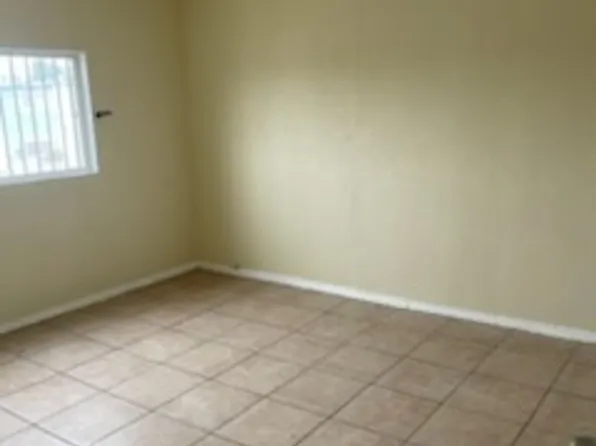 1320 E 75th St, Los Angeles, CA 90001