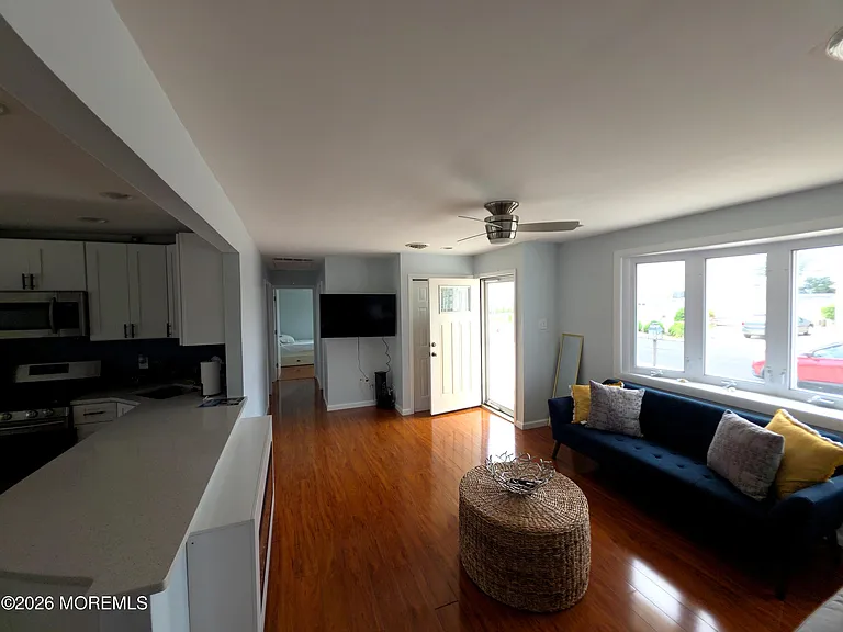 129 E Raritan Dr — Photo 8