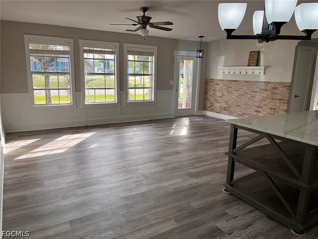 3 bed, 2.0 bath, 1176 sqft, $1,750 — Photo 3