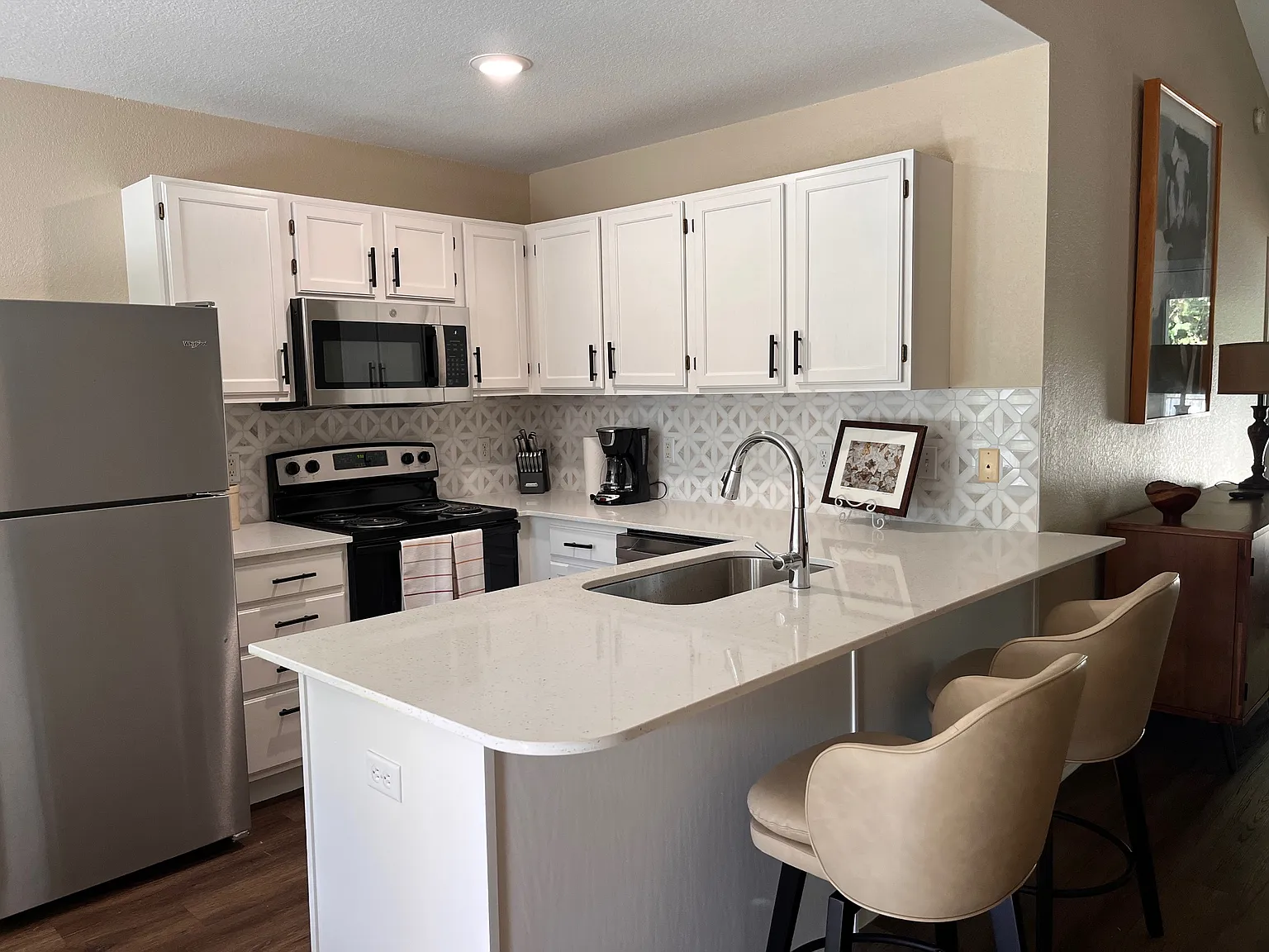 3 bed, 1251 sqft, $3,000 — Photo 4