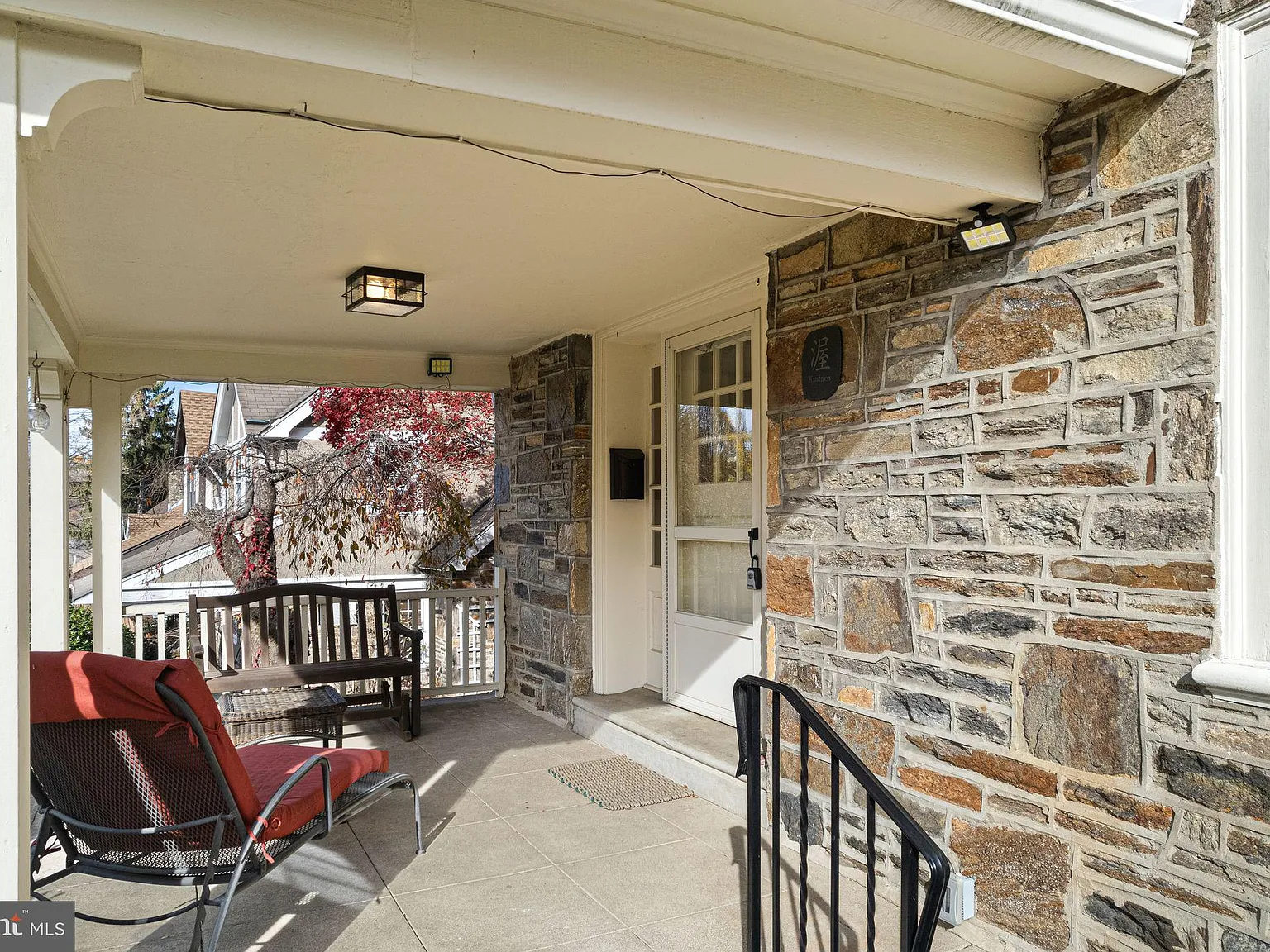 4 bed, 2428 sqft, $4,295 — Photo 2