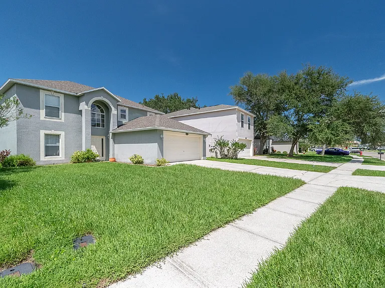 2081 Brookshire Cir — Photo 3