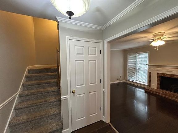 2nd image of 1415 Camden Walk