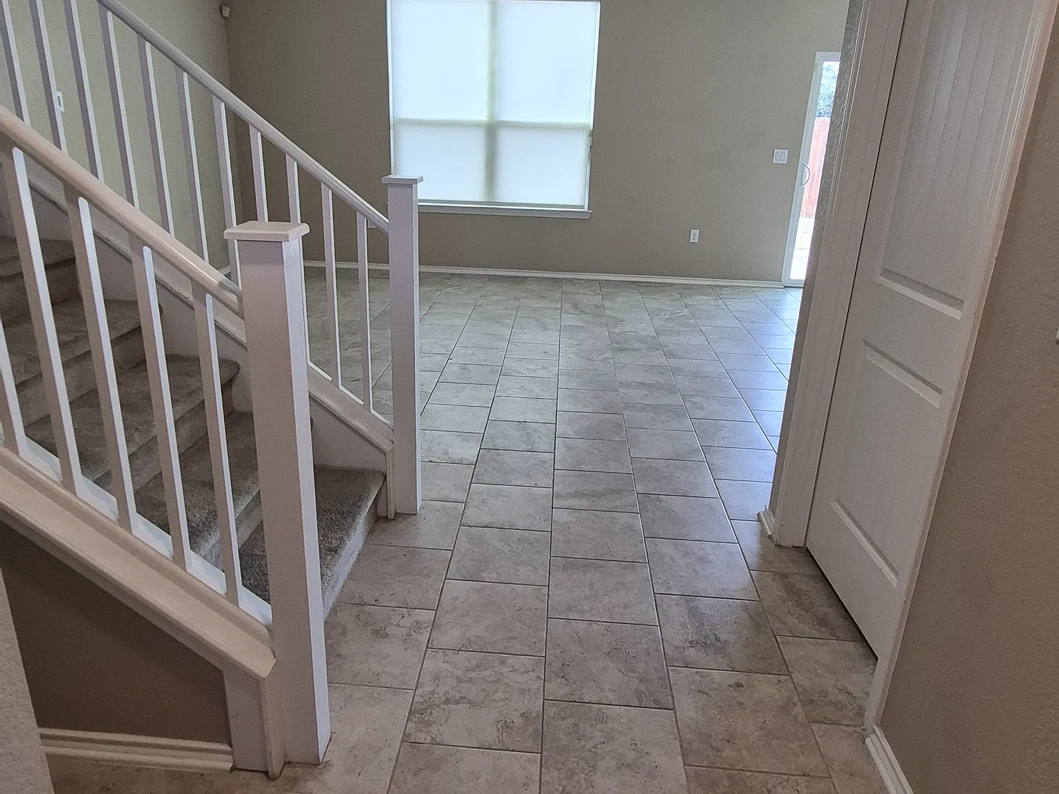 4 bed, 2.5 bath, 1884 sqft, $2,300 — Photo 2